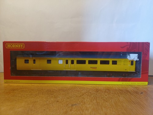 Hornby r4992 network rail mk2d - hornby,