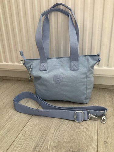 Kipling blue live light grab