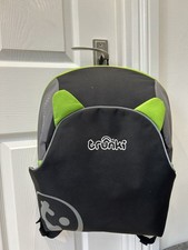 Trunki Boostapak 2 in 1 Travel Backpack & Booster car seat, Black & Green