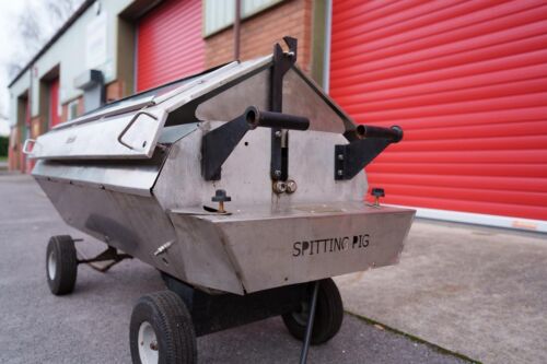 Spitting pig titan - pig,