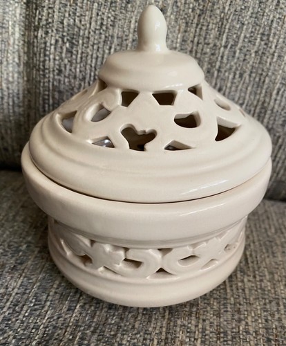 Ivory lidded ceramic trinket - ivory,