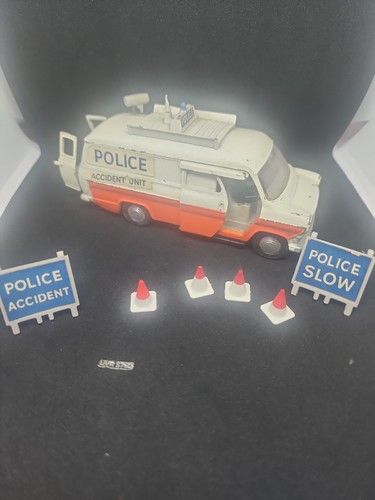 Dinky toys ford transit - toys,