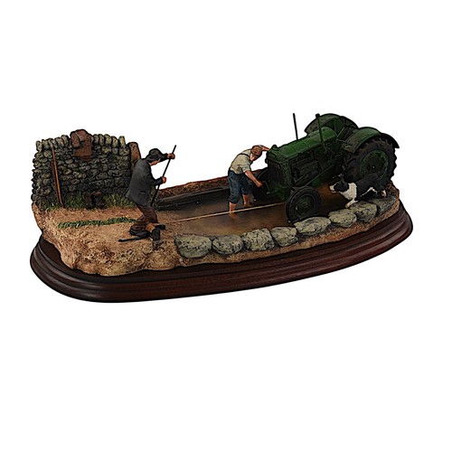 Border fine arts tractor - border,
