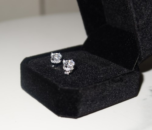 Round cut 0ct diamond stud - round,