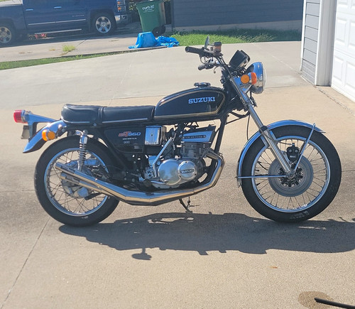 1975 suzuki gt550 - suzuki,