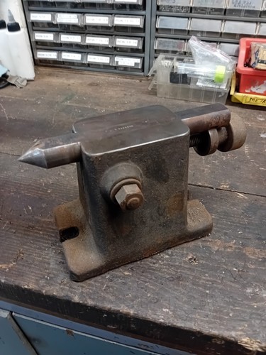 Tail stock for dividing - for, head