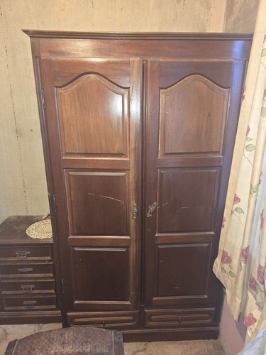 wardrobe