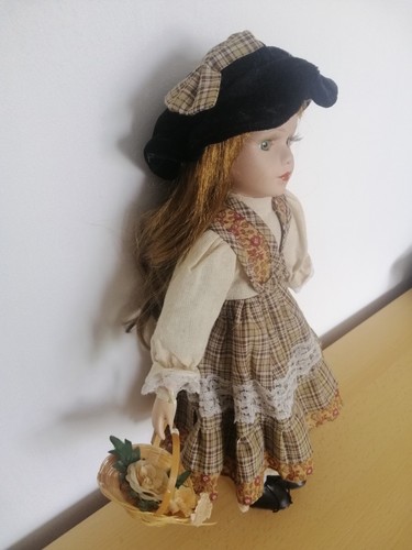 Beautiful antiques doll - , a