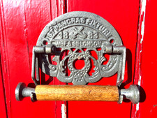 ST. PANCRAS TRADITIONAL CAST IRON & WOOD TOILET ROLL HOLDER