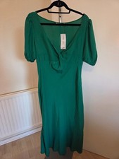 New / tag midi green dress