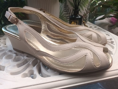 Bnwot pavers beige wedge - bnwot,