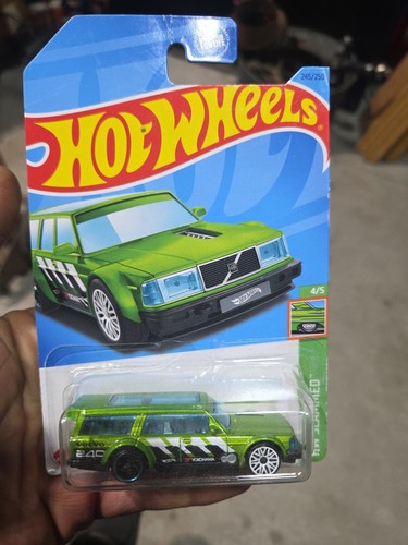 Hot wheels volvo 240 - hot,