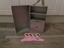 design a friend dolls travel wardrobe+4  clothes hangers