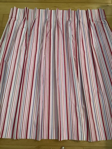 Triple pinch pleat made - pinch, to