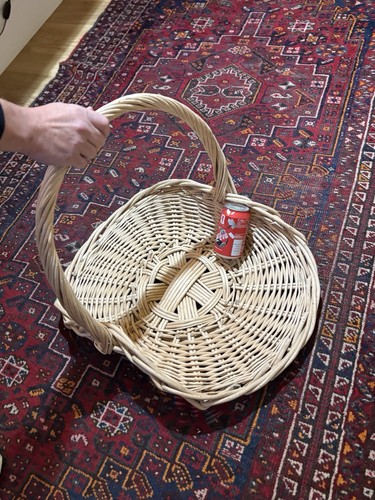 Large vintage wicker basket - large,