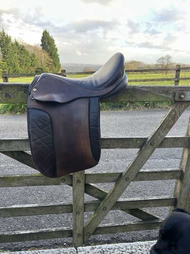 Black country classic saddle - black,