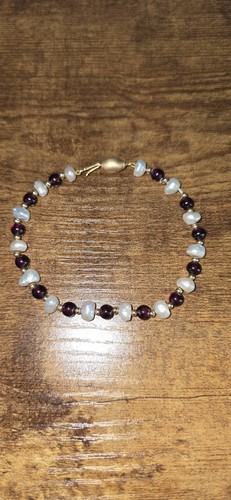 Beautiful vintage 9ct gold - beautiful,