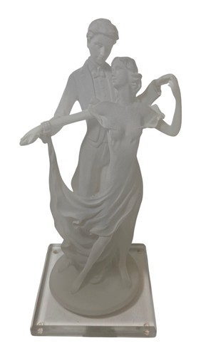 Dancing couple sculpture - couple,