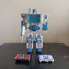 Transformers Generations Shattered Glass Soundwave