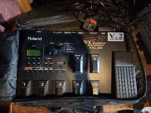 Roland 2 v - roland, v-guitar
