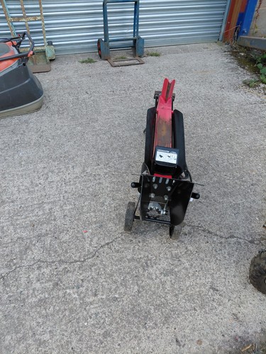 Electric log splitter - log,