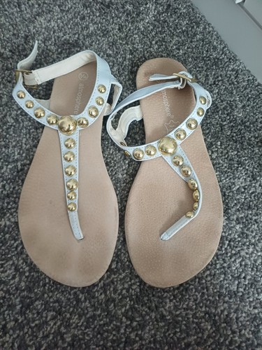 White gold stud thong style - **,