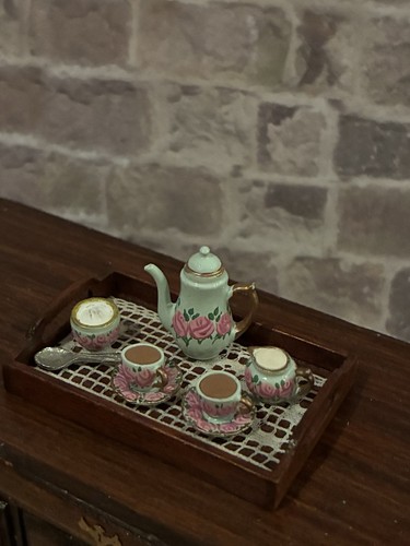 Dolls house scale - dolls, 1/12