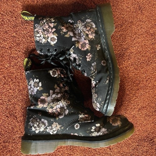 Doc marten page - doc, canvas