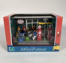 Hongwell 1:43 Porsche Mini-Rama Service Station Diorama Gas Station Diecast 201