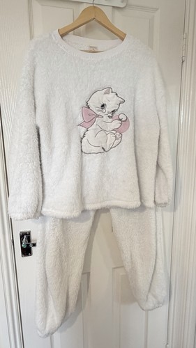White super soft fluffy cat - fluffy,