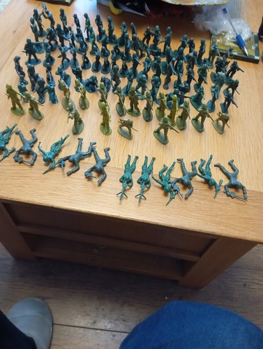 Plastic toy green soldiers - plastic,