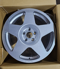 1x Fifteen52 Tarmac 18" x 8.5"