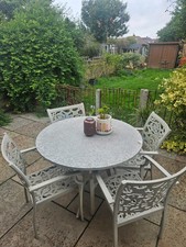 hartman garden furtniture (Table, 4 chair and 4 cushions)