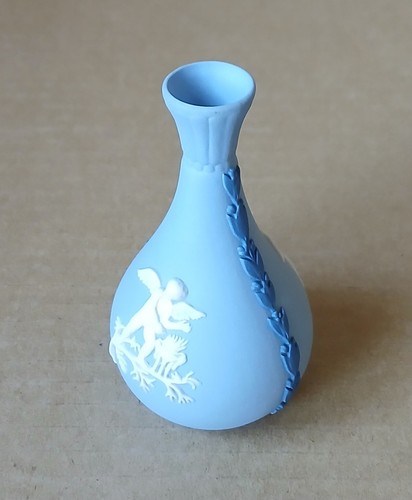 Wedgwood blue tri - wedgwood, coloured