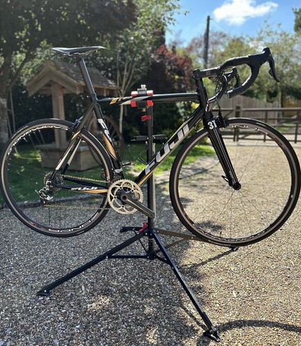 Fuji roubaix road bike - fuji,