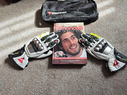 Marco simoncelli tribute - marco, book