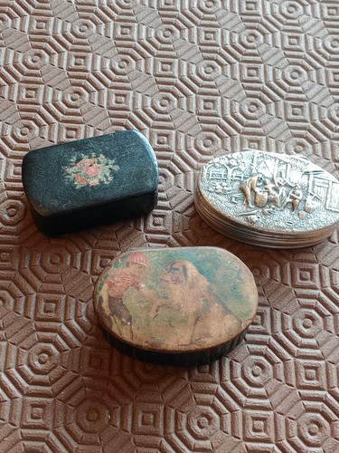 Snuff boxes - snuff,