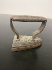 Small antique sad iron /