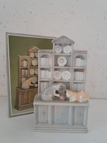 Porcelain dresser cat - -,