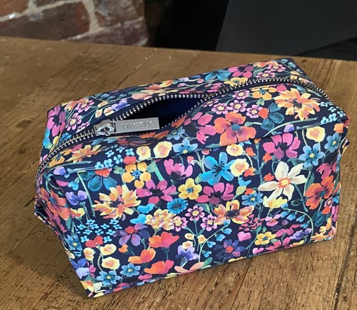 Liberty small make - up, wash