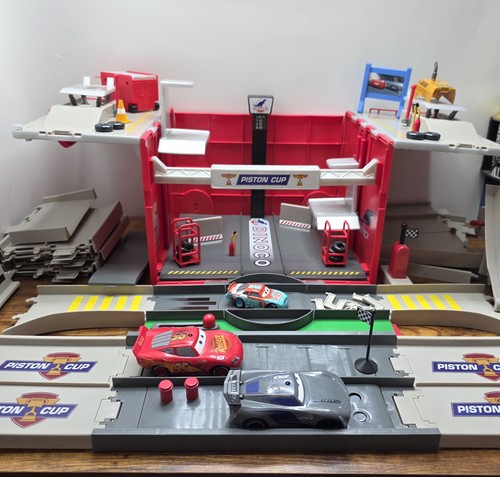 Disney cars racetrack pit - cars, 3