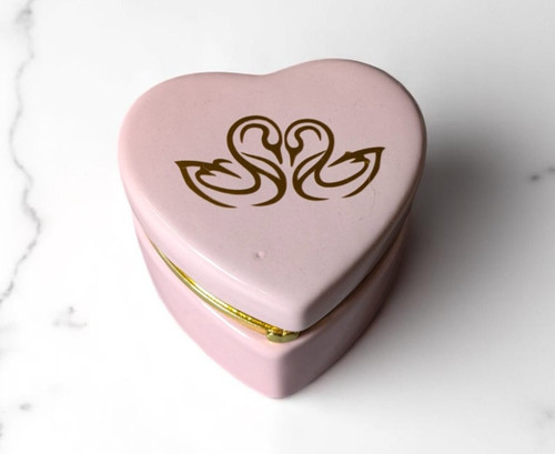 Decorative dolomite heart - 🦢,