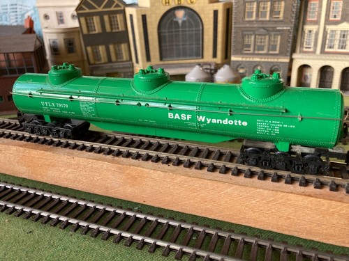 Bachmann triple dome 60ft - dome, tank