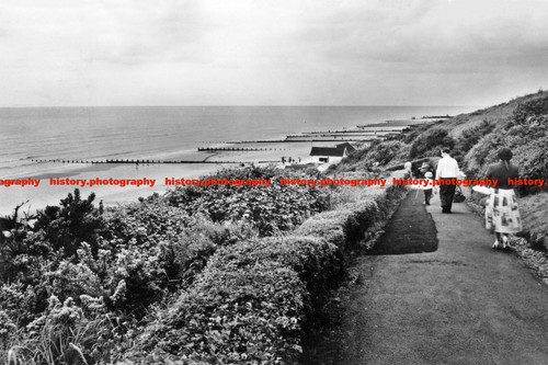 F011540 zig zag path frinton - zig,