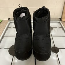 Truffle Collection Women’s Black Snow boots medium, Size 5/6, New without box.