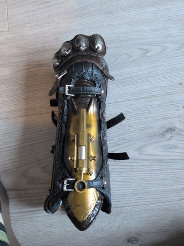Assassin creed gauntlet - assassin's,