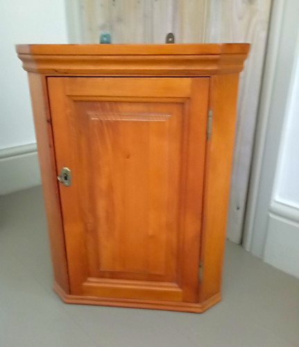 Wood wall mounted corner - wood,