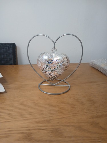 Glass heart with - hanging,