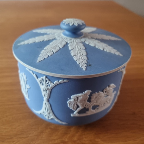 Wedgwood blue jasperware - blue,