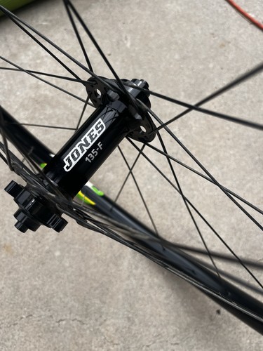Jones front wheel 135 - front,